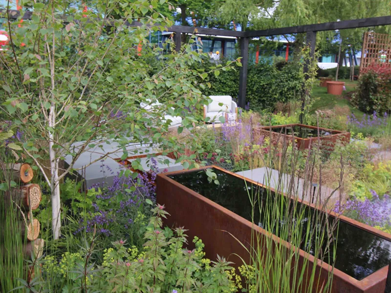 Postcard from Leonie and John Mason