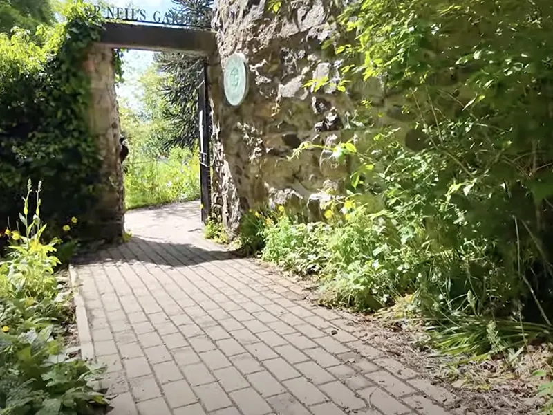 Dr Neil’s Garden Best Walk in Edinburgh