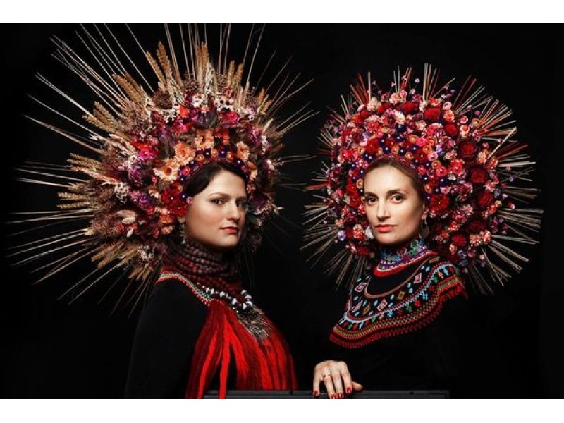 Resurrecting the Incredible Flower Crowns of Old Ukrainian Wedding Photos - Atlas Obscura